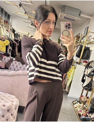 Brązowy sweterek w paski // 2885