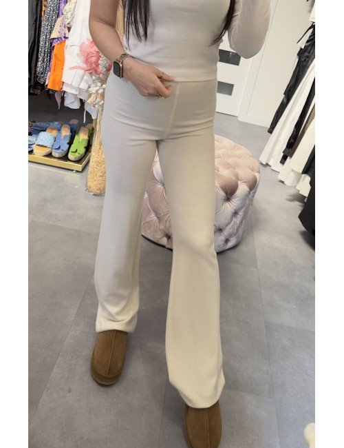 Śmietankowe spodnie dzianinowe // 2980