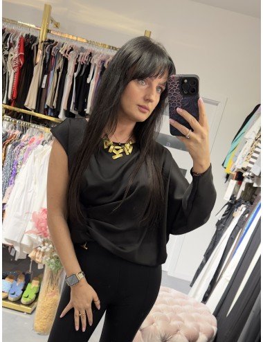 Czarna bluzeczka od Babylon z naszyjnikiem // 2999