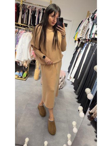 Piękny komplet, sweter i spódnica // 3195