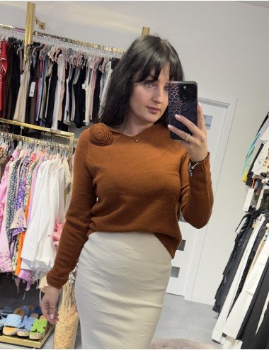 Brązowy Sweterek z różą // 3296