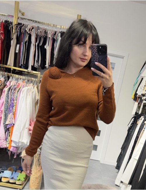 Brązowy Sweterek z różą // 3296