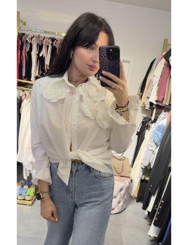 Biała koszula z ozdobnymi kwiatami // 3477