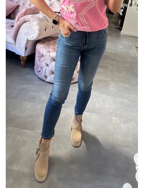 Jeansy od ViCOLO // 3499