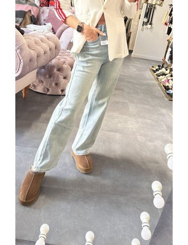 Spodnie z prostą nogawką // 3500