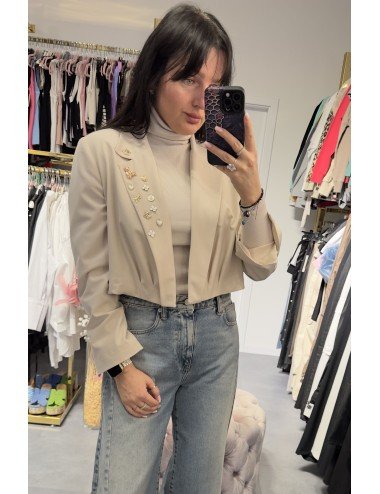 Beżowa krótka marynarka od ViCOLO // 3528