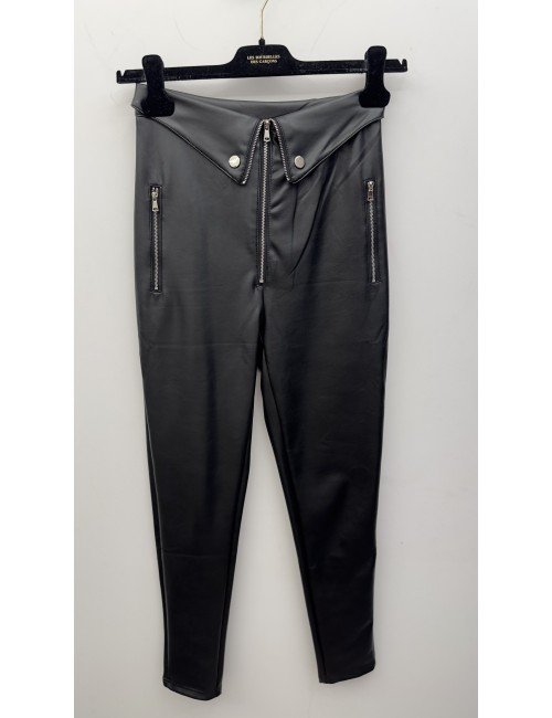 Czarne spodnie z ekoskóry // 3685