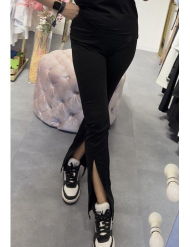 Czarne spodnie z rozcięciem // 3689