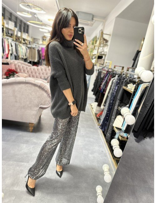 Szary, ciepły sweter oversize od Imperial