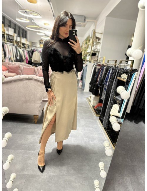 Czarne, pół-transparentne body z ciekawym, delikatnym zdobieniem