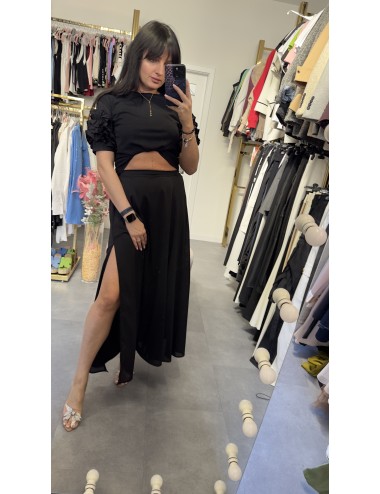 czarna spódnica z rozcięciem // 4020