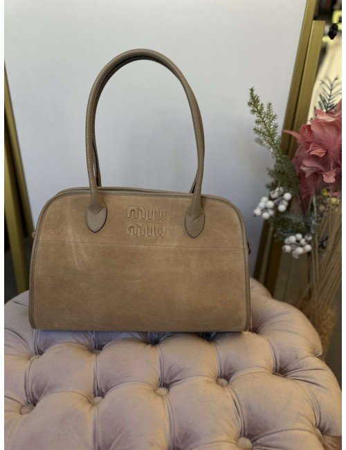 Torba z naturalnego zamszu – elegancja i funkcjonalność