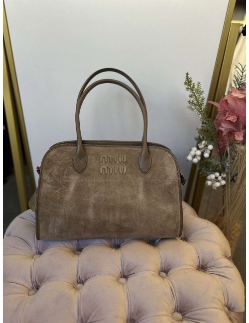 Torba z naturalnego zamszu – elegancja i funkcjonalność