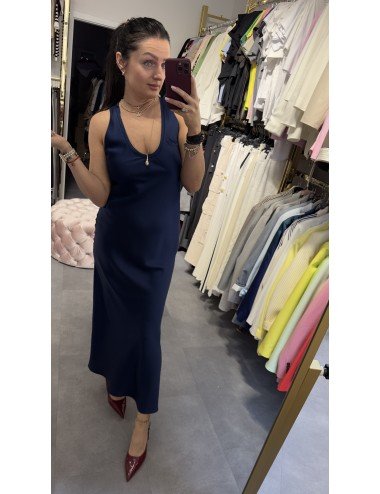 Długa sukienka Imperial – elegancja i szyk na wyjątkowe okazje