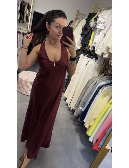 Długa sukienka Imperial – elegancja i szyk na wyjątkowe okazje