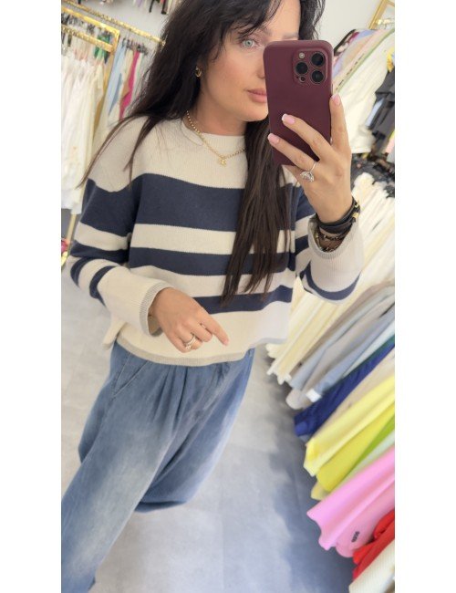 Biało-granatowy sweterek HaveOne – styl marynistyczny