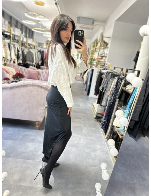 Krótki, ciepły sweter dostępny w dwóch kolorach od Ana Caselli