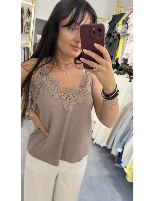 Koszulka na regulowanych ramiączkach Lumina – elegancja i komfort Made in Italy