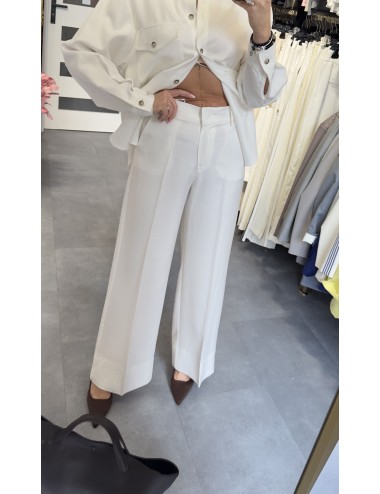 Białe spodnie Imperial – klasyczna elegancja i włoska jakość