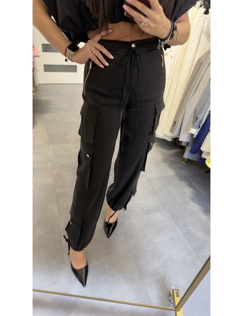 Czarne spodnie Babylon – elegancja z luksusowym akcentem i wygodą