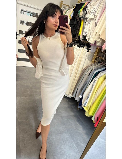 Biała sukienka dzianinowa od ViCOLO – elegancja i minimalizm w jednym