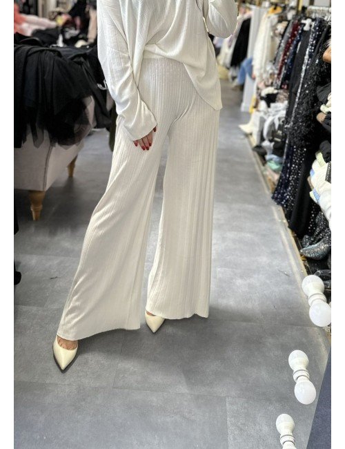 Komplet z wiskozy od Kontatto – elegancja i komfort w jednym zestawie