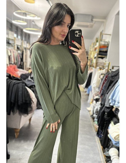 Komplet z wiskozy od Kontatto – elegancja i komfort w jednym zestawie