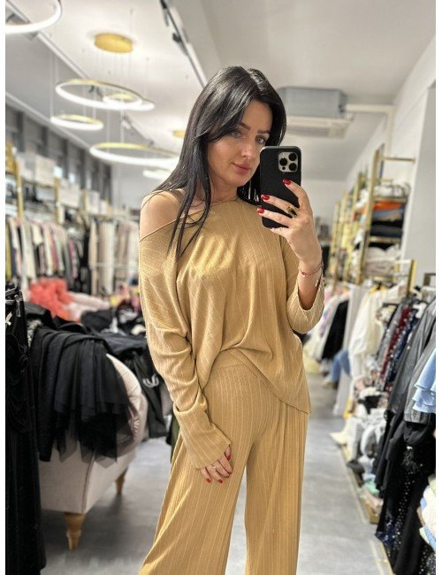 Komplet z wiskozy od Kontatto – elegancja i komfort w jednym zestawie