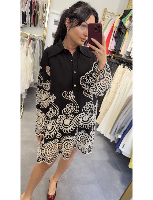 Ekskluzywna Sukienka Babylon – Czarno-Biała Elegancja z Haftami