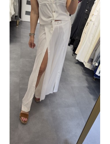 Spodnie z rayonu z rozcięciem – lekkość i elegancja