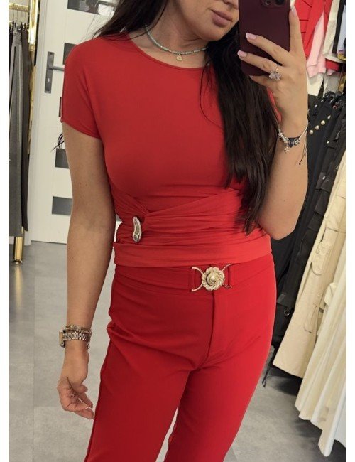 Czerwona bluzka Babylon z marszczeniem i złotą ozdobą – Elegancja z włoskim akcentem