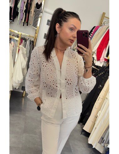 Biała Koszula z Ażurowym Haftem – Lekka, Przewiewna i Stylowa na Lato