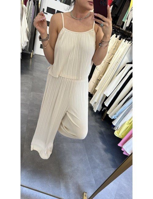 Plisowany komplet Ana Caselli – top na ramiączkach i szerokie spodnie