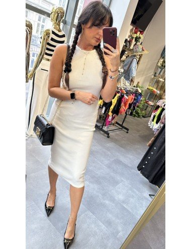 Biała sukienka dzianinowa od ViCOLO – elegancja i minimalizm w jednym