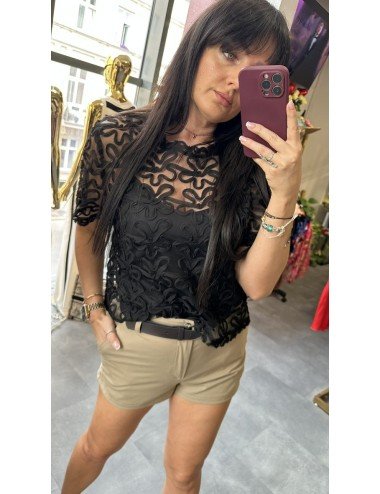 Bluzka Imperial z ażurowym wzorem – elegancja w kolorze ecru i czerni