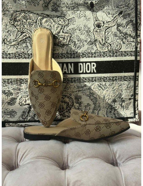 Klapki Mule z Monogramem – Beżowo-Brązowe z Złotym Detalem // 4511*