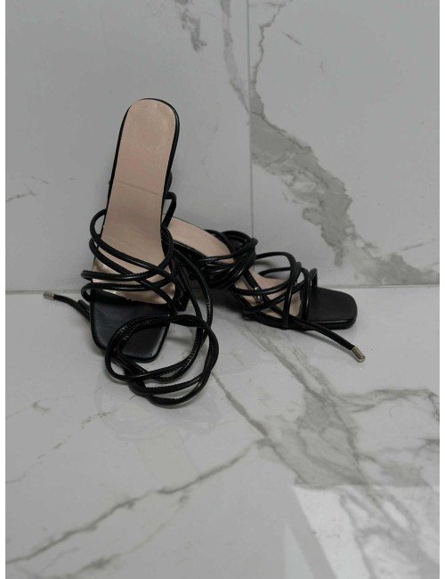 Czarne Sandały na Niskim Obcasie Geometrycznym – Multikolorowe Paski // 4519*