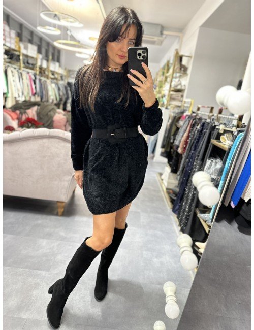 Krótka, sukienka z miłego materiału od Adore Danew