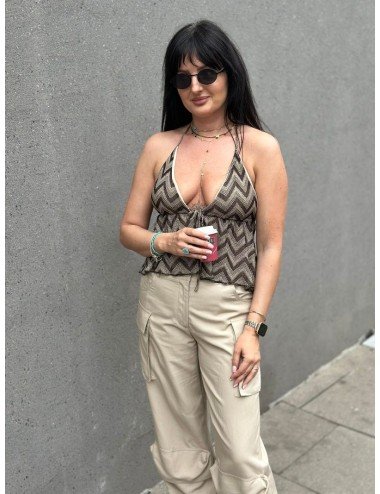 Bluzka Wiązana Halter Chevron Brązowa | Letnia Bluzka Damska | Sklep [Nazwa Twojego Sklepu]