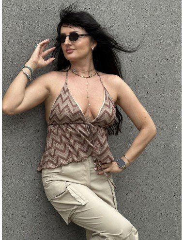 Bluzka Wiązana Halter Chevron Brązowa | Letnia Bluzka Damska | Sklep [Nazwa Twojego Sklepu]