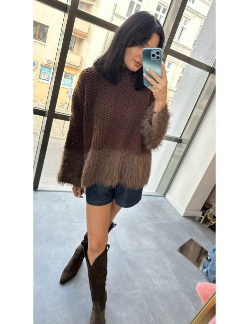 Brązowy Sweter Oversize - Z Puszystym Wykończeniem | Made in Italy // 4787