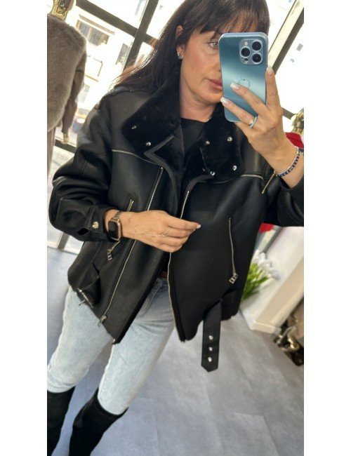 Czarny Kożuch Naturalny z Kieszeniami i Kołnierzem – Kożuch Damski // 4849