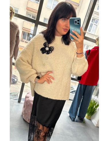 Włoski Sweter Bouclé Cream Chic – Luksusowa Mieszanka z Alpaką i Odpinaną Biżuterią // 4870