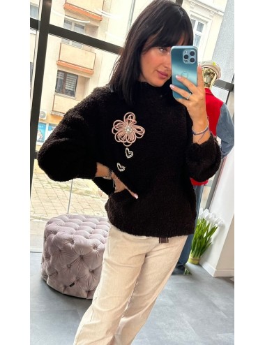 Włoski Sweter Bouclé Cream Chic – Luksusowa Mieszanka z Alpaką i Odpinaną Biżuterią // 4871