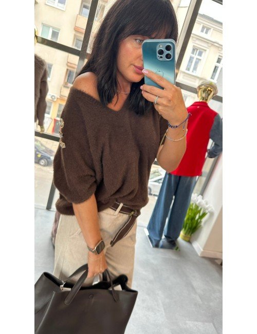 Włoski Sweterek Black Fluffy Glam – Luksusowa Alpaka z Biżuteryjnymi Broszkami // 4872