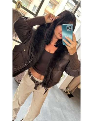Kurtka Puffer Cropped z Eko-Futrem – Czekoladowy Luksus i Ciepło // 4877