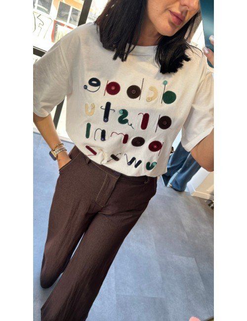 T-shirt 'Alphabet Craft' - Biała Koszulka z Haftem i Guzikami (100% Bawełna, Made in Italy) // 4835