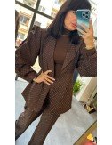 Luksusowy Garnitur czekoladowy z Kryształkami Made in Italy – Marynarka Power Shoulders & Spodnie // 4891