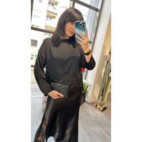 Czarna Bluzka Satynowa Oversize z Koronkowym Wykończeniem – Włoski Elegancja i Komfort // 4996