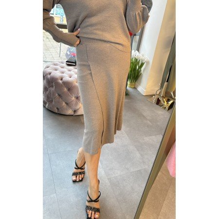 midi spódnica Gently wykonana jest z luksusowej mieszanki kaszmiru i wełny merynosów // 5089